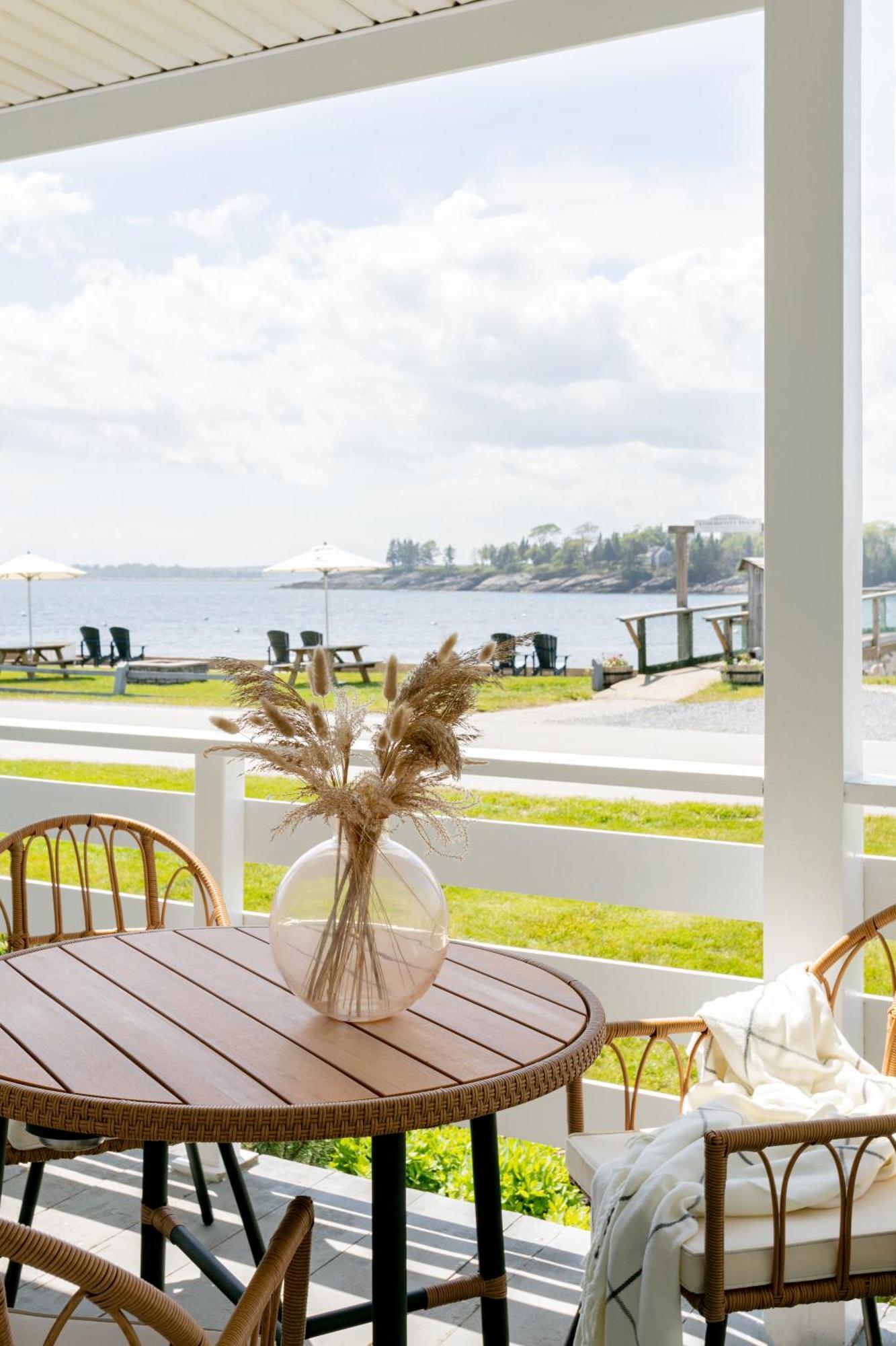 Bluebird Ocean Point Inn Exteriör bild